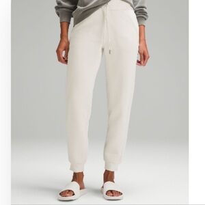 lululemon cream scuba jogger